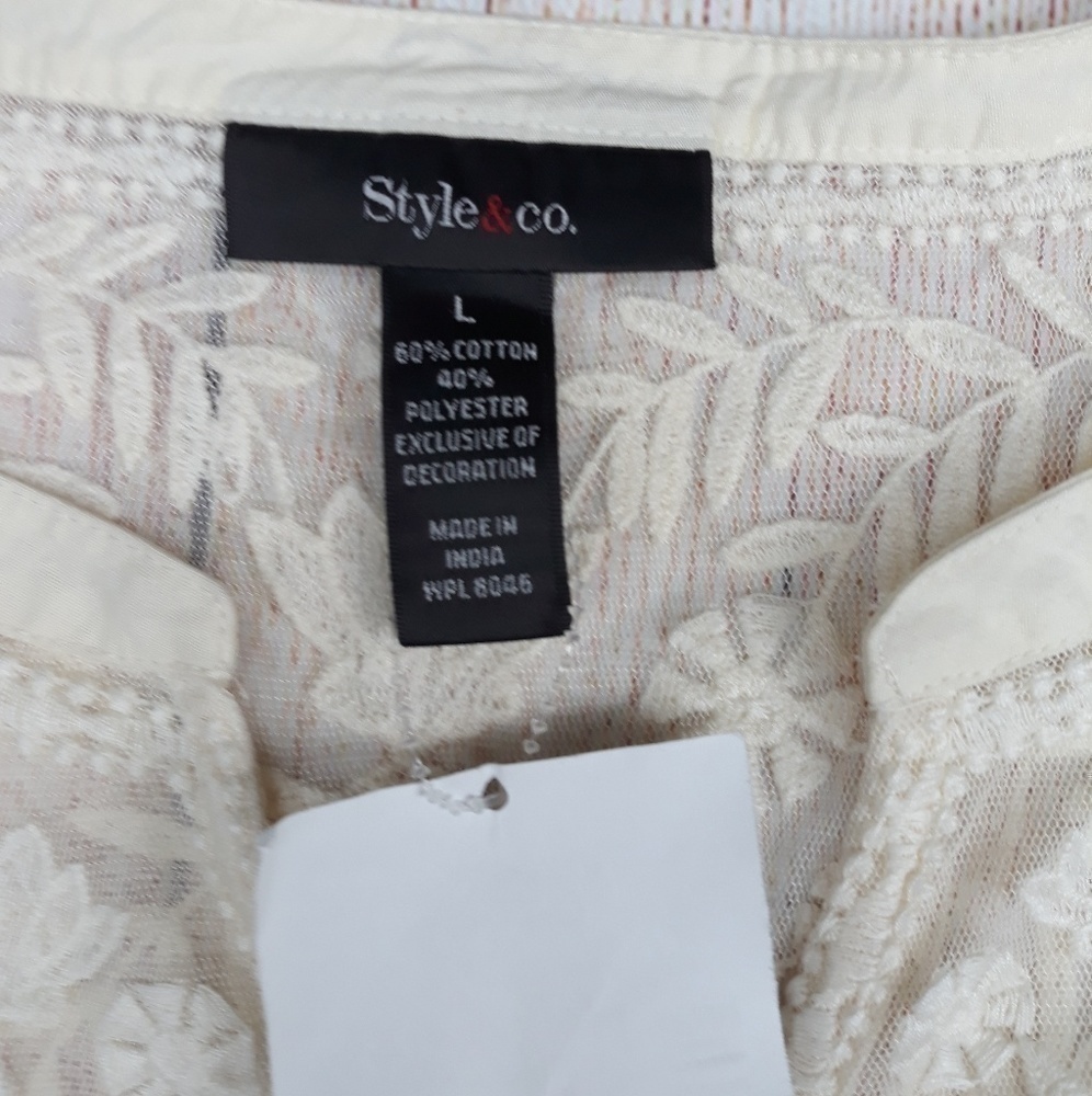 STYLE & Co Lace button down top‎ - Picture 3 of 8